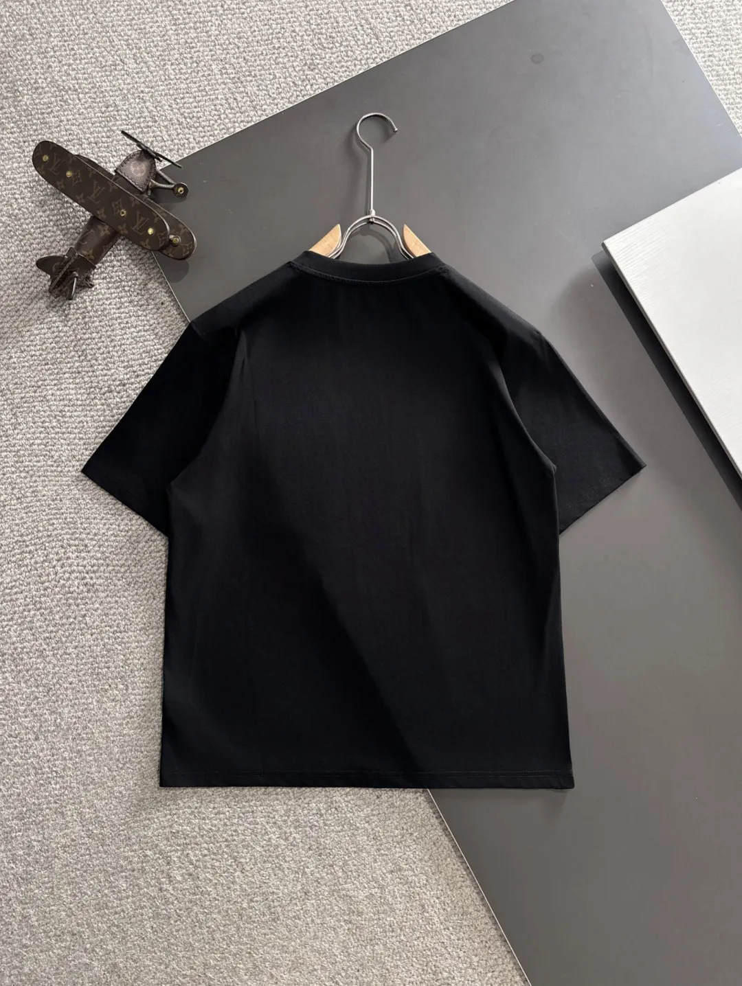 🅿️270 shipped next day Stone Island 2025 spring and summer new style (top quality, differentiated currency) launches double yarn pure cotton fabric short sleeves, early spring catwalk style, personalized and exclusive style, same style for men and women, using imported custom dyed fabrics, back collar chain bottom, fully shoulder-covering, no deformation or shrinkage when exposed to water, SIZE: M to 3XL